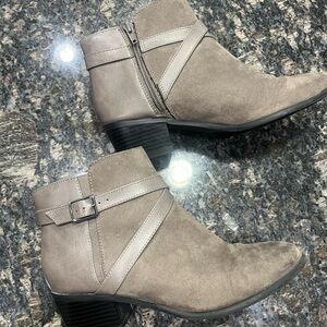 Karen Scott never worn boots